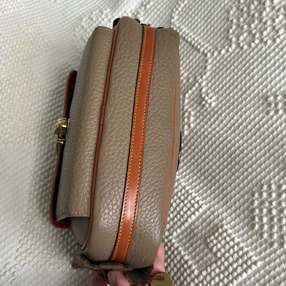 Rare Vintage Dooney and Bourke camera crossbody bag - Picture 8 of 16